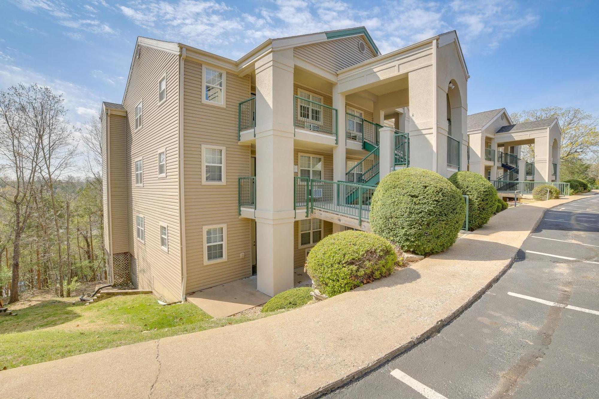 Branson Condo With Balcony, Near Silver Dollar City! Exterior photo