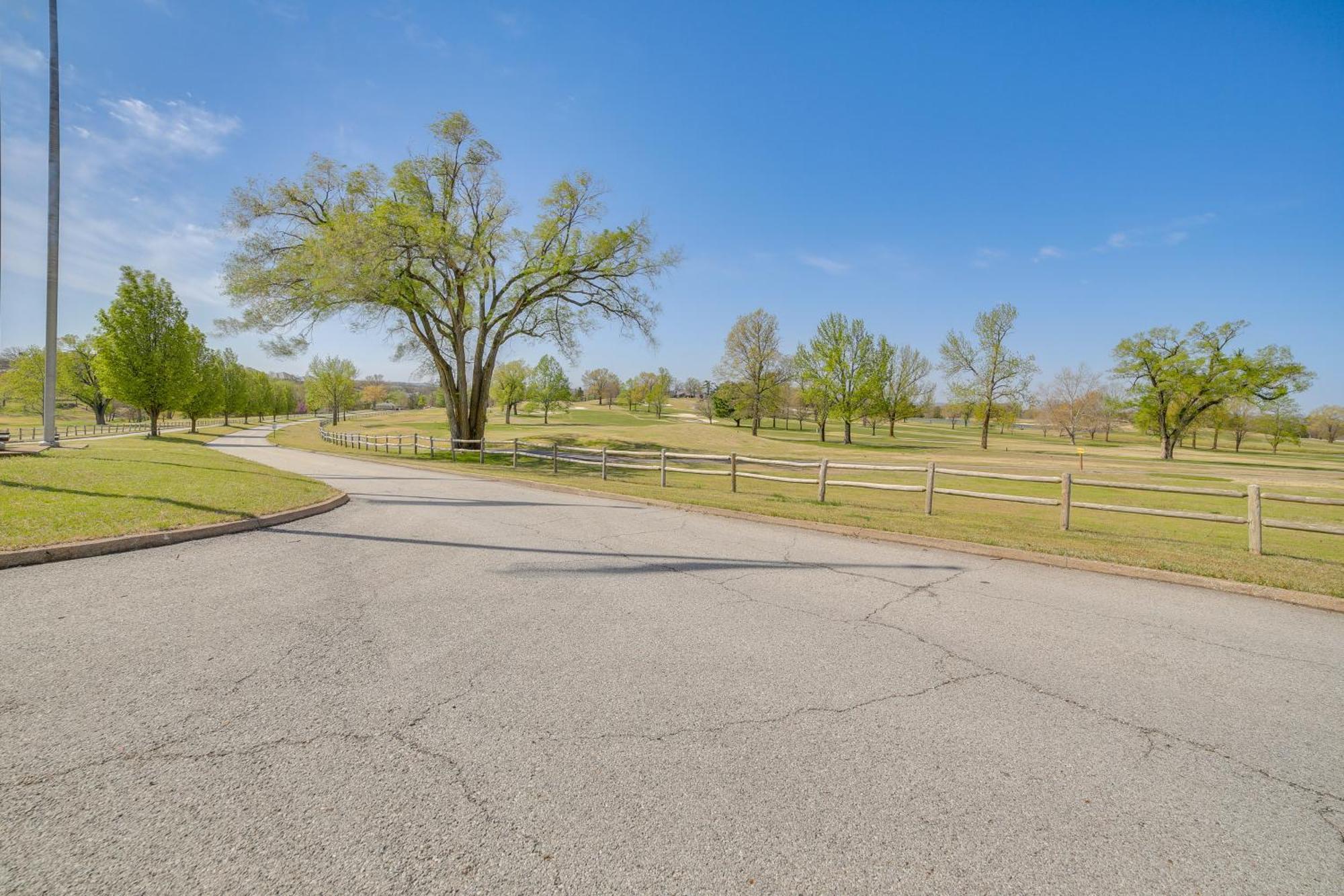 Branson Condo With Balcony, Near Silver Dollar City! Exterior photo